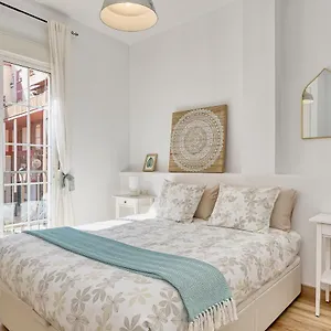 https://bright-apartment-in-the-heart-of-malagas-old-town.es-andalucia.com